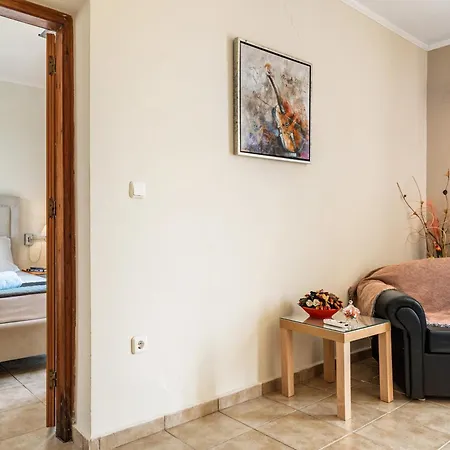 Efrosyni Apartment *