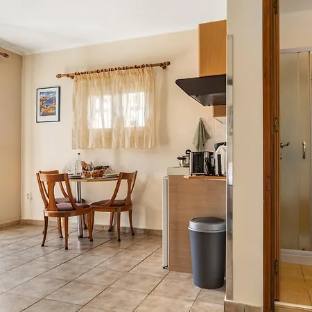 Efrosyni Apartment *
